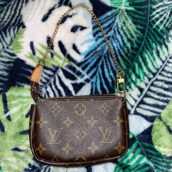 AUTHENTIC LOUIS VUITTON PURSE - Picture 5 of 9